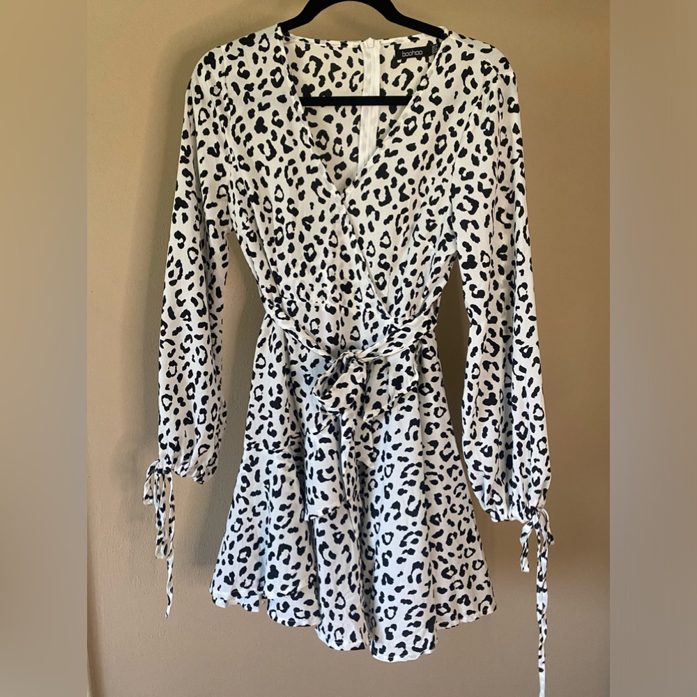 Boohoo black and white leopard dress